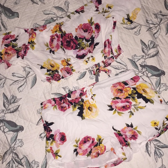 Kendall & Kylie Tops - Kylie + Kendall Floral Crop Short set